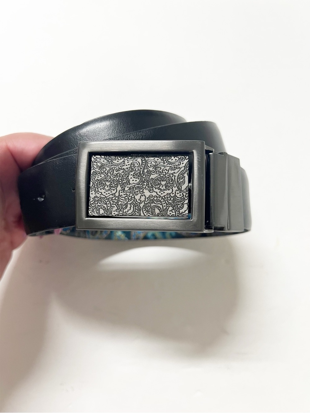 Robert Graham Mens Black Reversible Leather Belt with Brushed Metal Logo Buckle - Picture 5 of 11